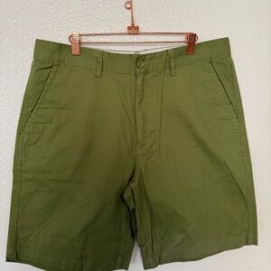 St. John's mens Bay Olive Green Flat Front Shorts size 36